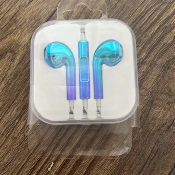 Brand new EarPods - Picture 4 of 4